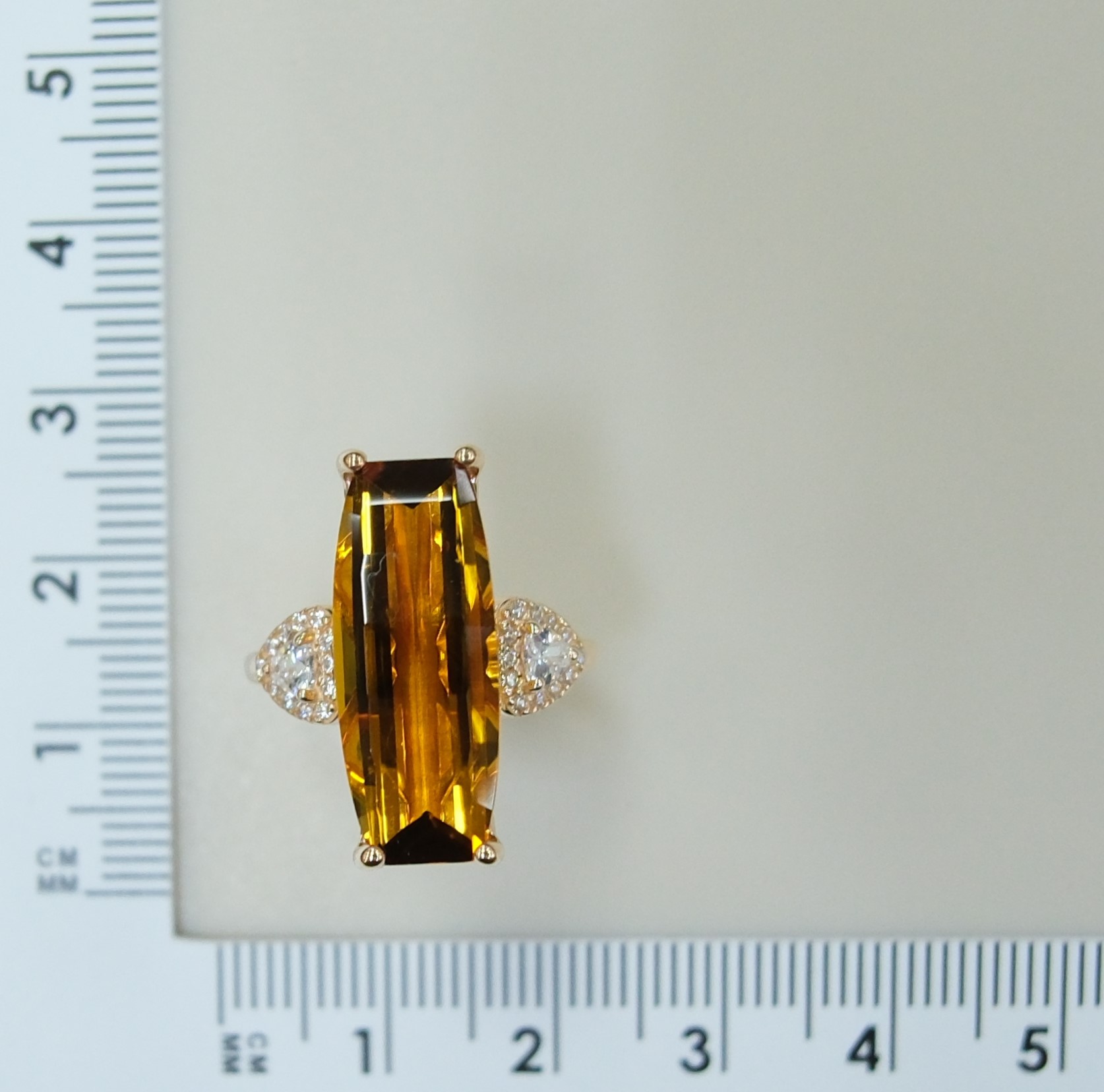 Серебряное кольцо с цитрином